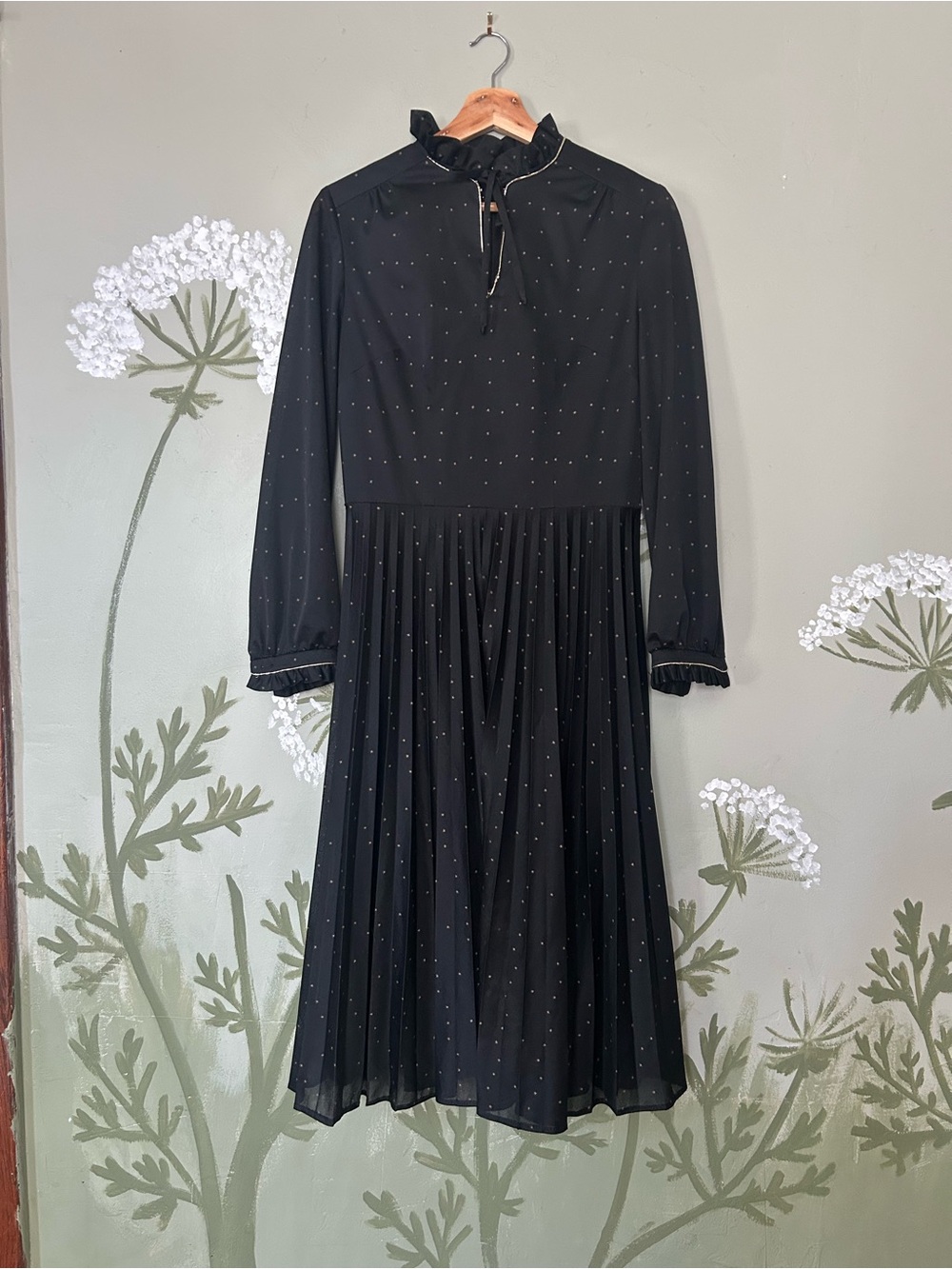 VTG Black Star Print Pleated Midi Dress
